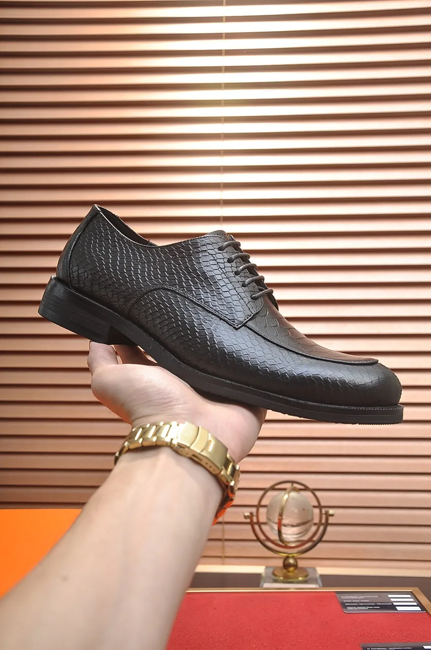 Men's shoes💰460💶[HERMES] (sheepskin lining)🍀Italian top luxury🍀He does not pursue novel styles and gorgeous colors, but attracts the favor of successful men with his flawless, elegant and classic style! This very, very comfortable, simple and stable style makes it easy to match any style! The pattern is absolutely 1:1 refined from the original case, and we strive for excellence in materials, imported cowhide + cowhide lining💪💪💪extraordinary texture👍! .Black brown code number: 38 to 45 (45 customized)
